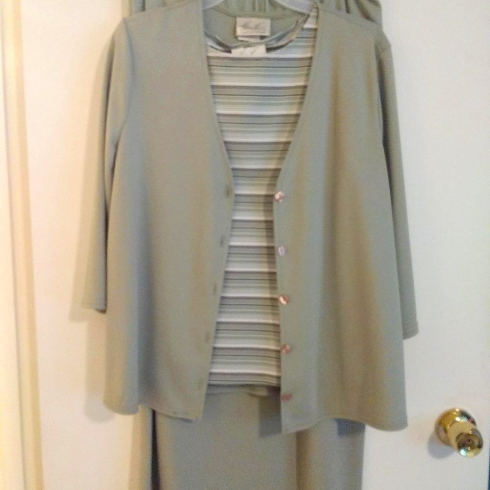Skirt/blouse and jacket